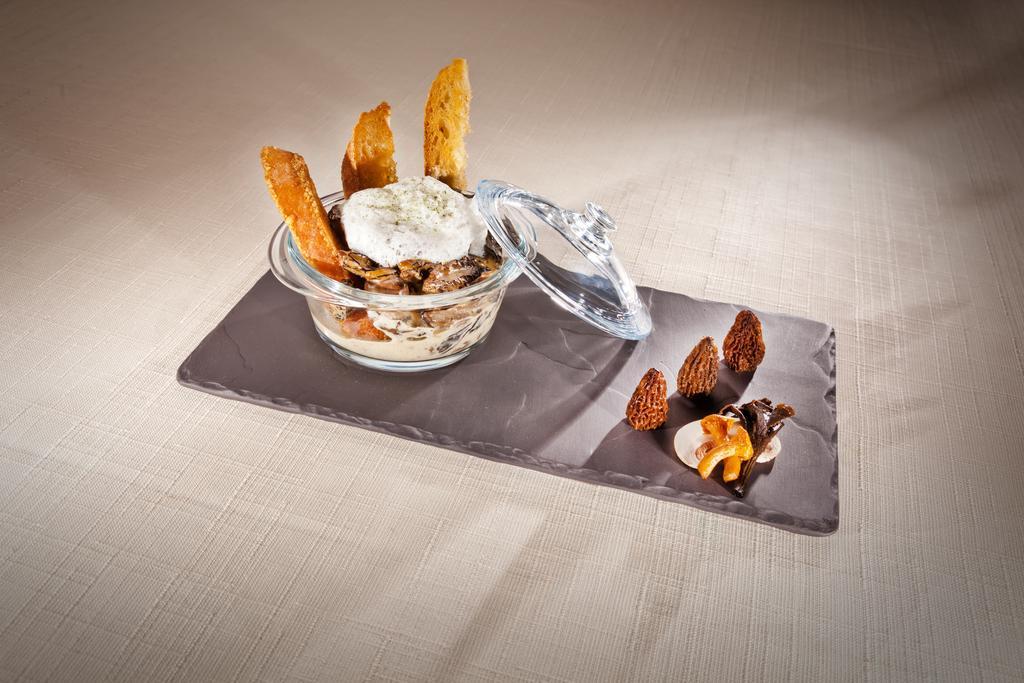 Le Bois Dormant-Hotel Restaurant & Spa Logis Hotel ชอมปาญโญล ภายนอก รูปภาพ