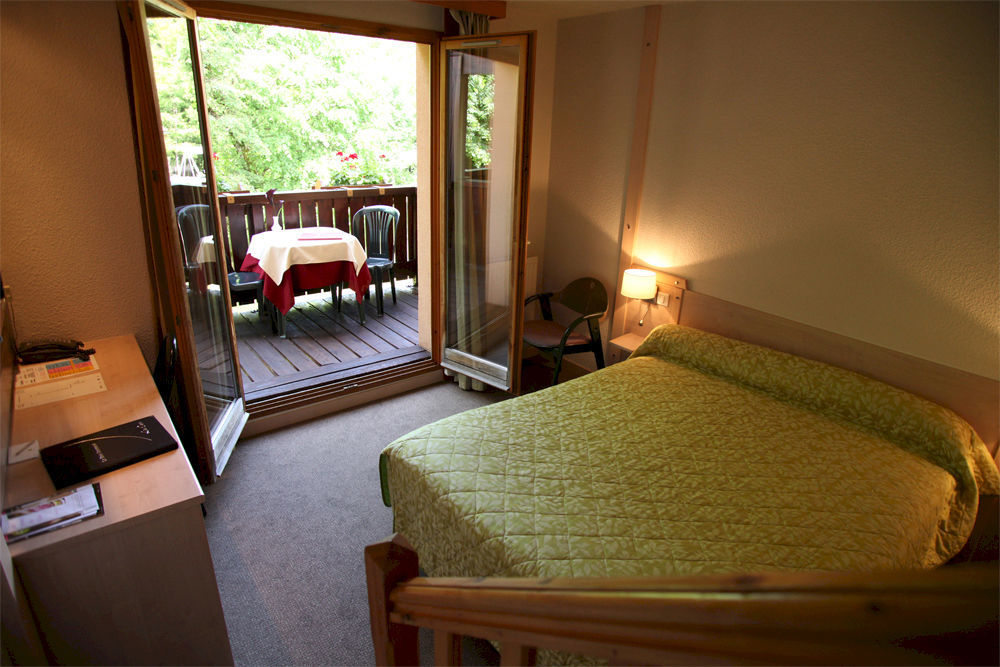 Le Bois Dormant-Hotel Restaurant & Spa Logis Hotel ชอมปาญโญล ภายนอก รูปภาพ