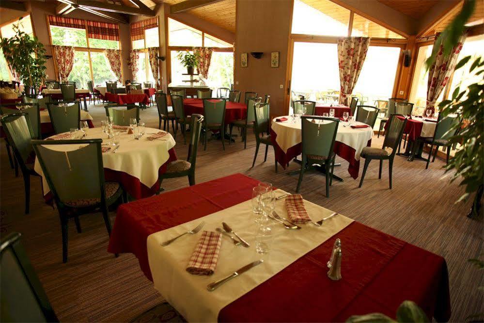 Le Bois Dormant-Hotel Restaurant & Spa Logis Hotel ชอมปาญโญล ภายนอก รูปภาพ