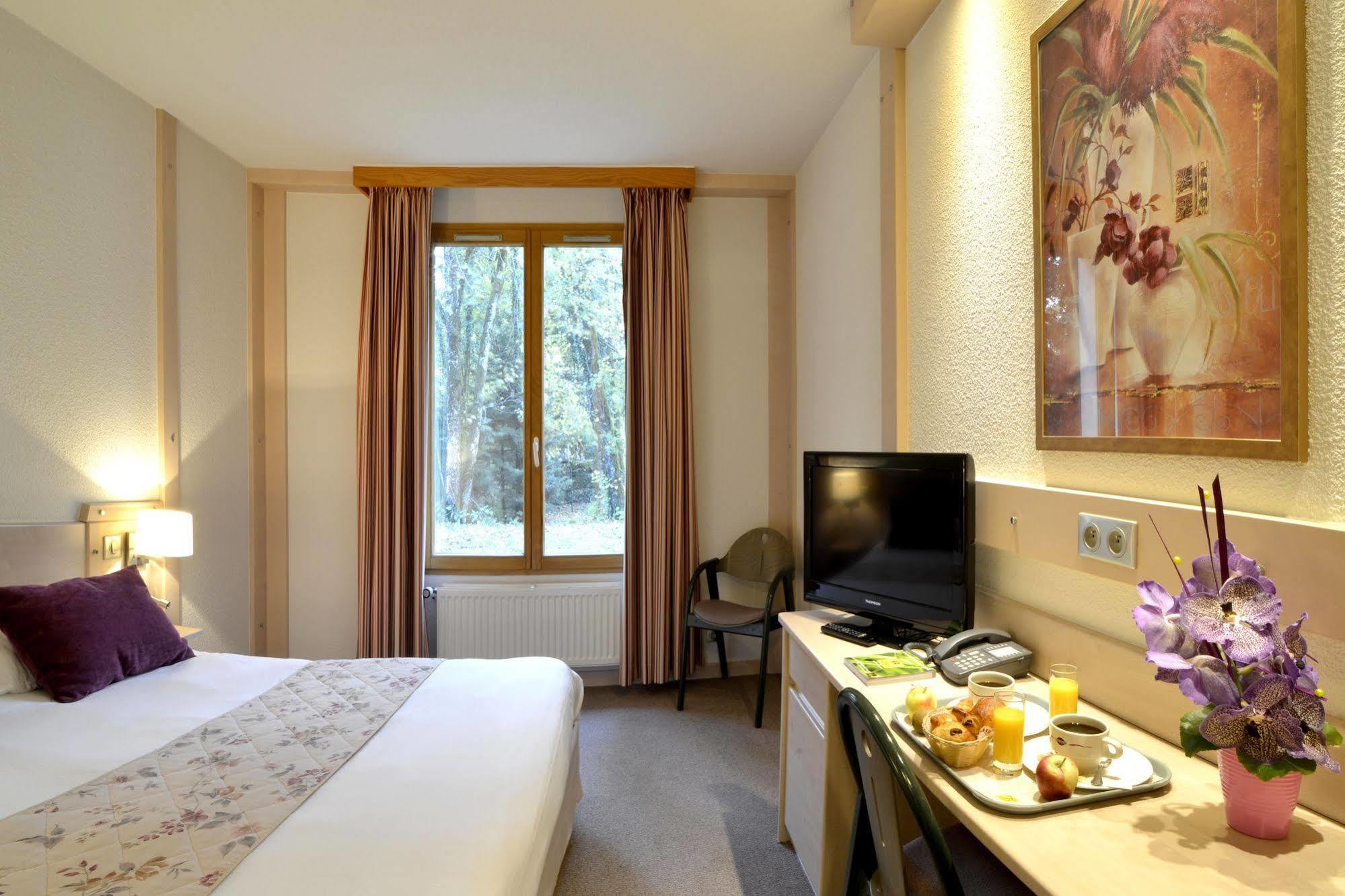 Le Bois Dormant-Hotel Restaurant & Spa Logis Hotel ชอมปาญโญล ภายนอก รูปภาพ