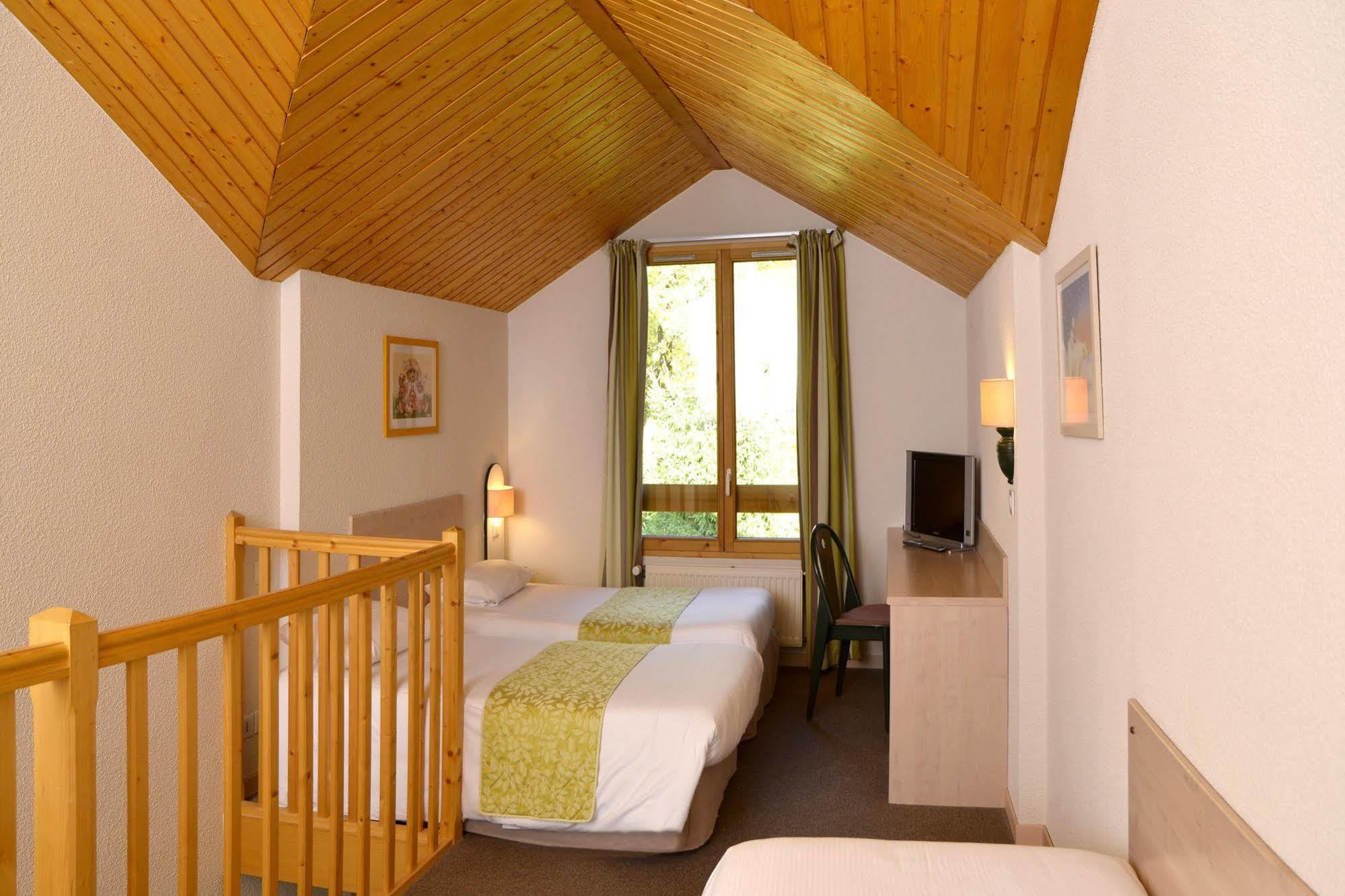 Le Bois Dormant-Hotel Restaurant & Spa Logis Hotel ชอมปาญโญล ภายนอก รูปภาพ