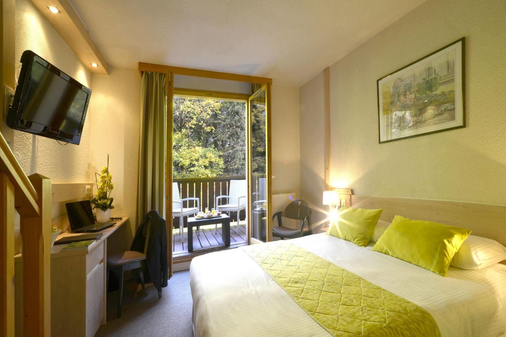 Le Bois Dormant-Hotel Restaurant & Spa Logis Hotel ชอมปาญโญล ภายนอก รูปภาพ
