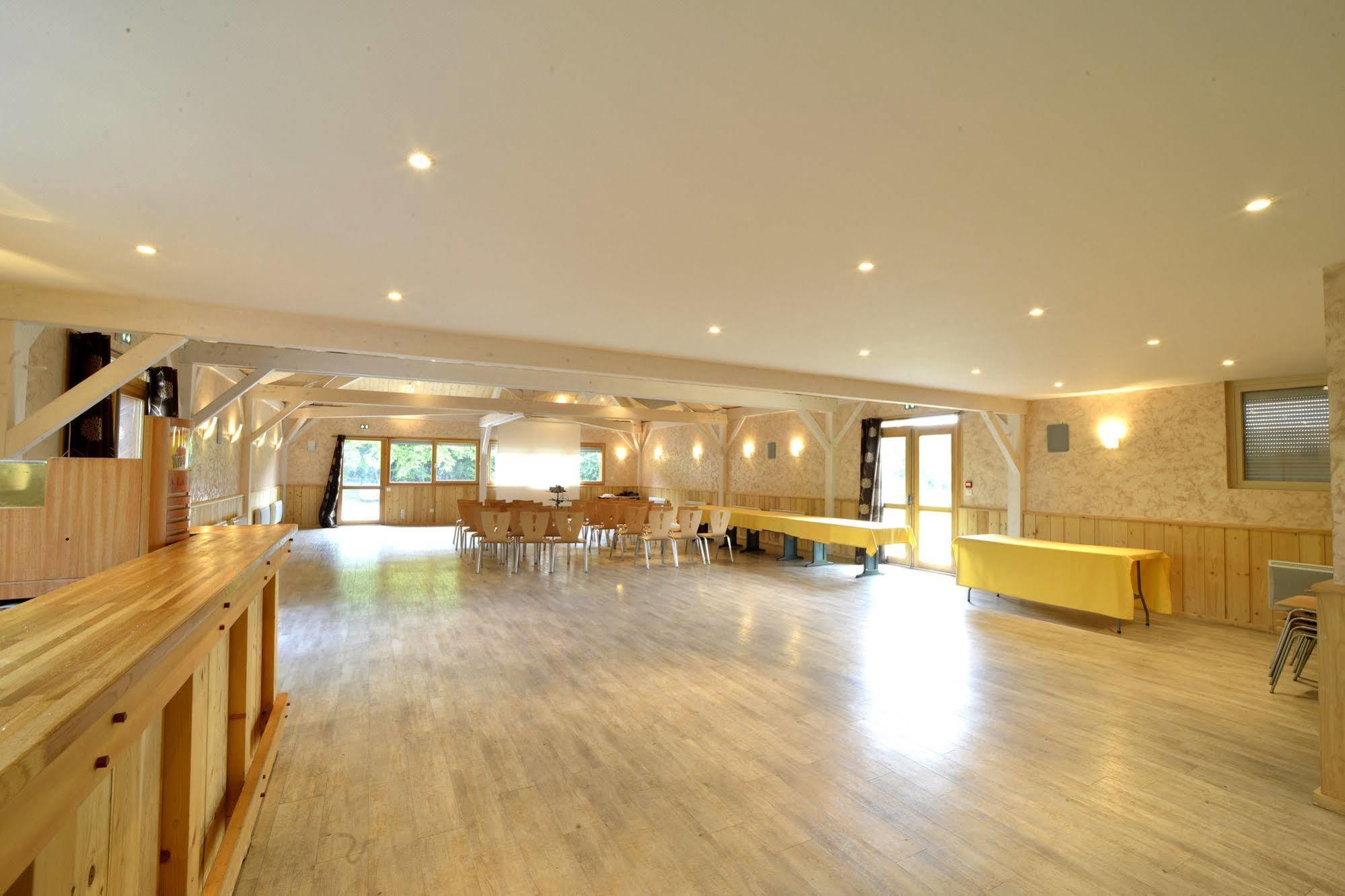 Le Bois Dormant-Hotel Restaurant & Spa Logis Hotel ชอมปาญโญล ภายนอก รูปภาพ