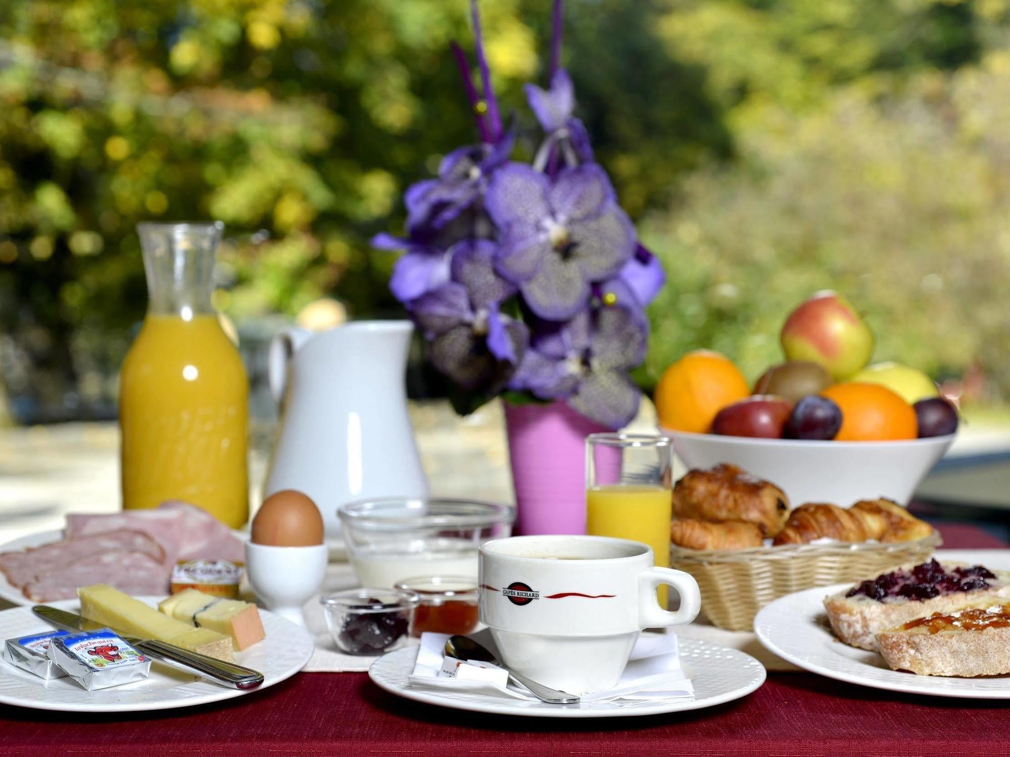 Le Bois Dormant-Hotel Restaurant & Spa Logis Hotel ชอมปาญโญล ภายนอก รูปภาพ